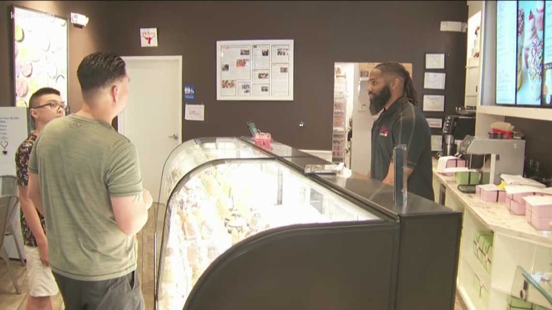 Former UT players become owners of cupcake shop in Bee 