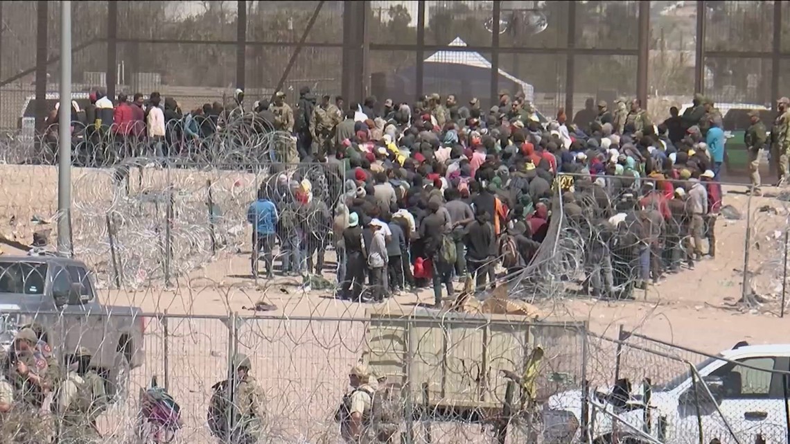 Hundreds of migrants arrested in El Paso after breaching razor wire ...
