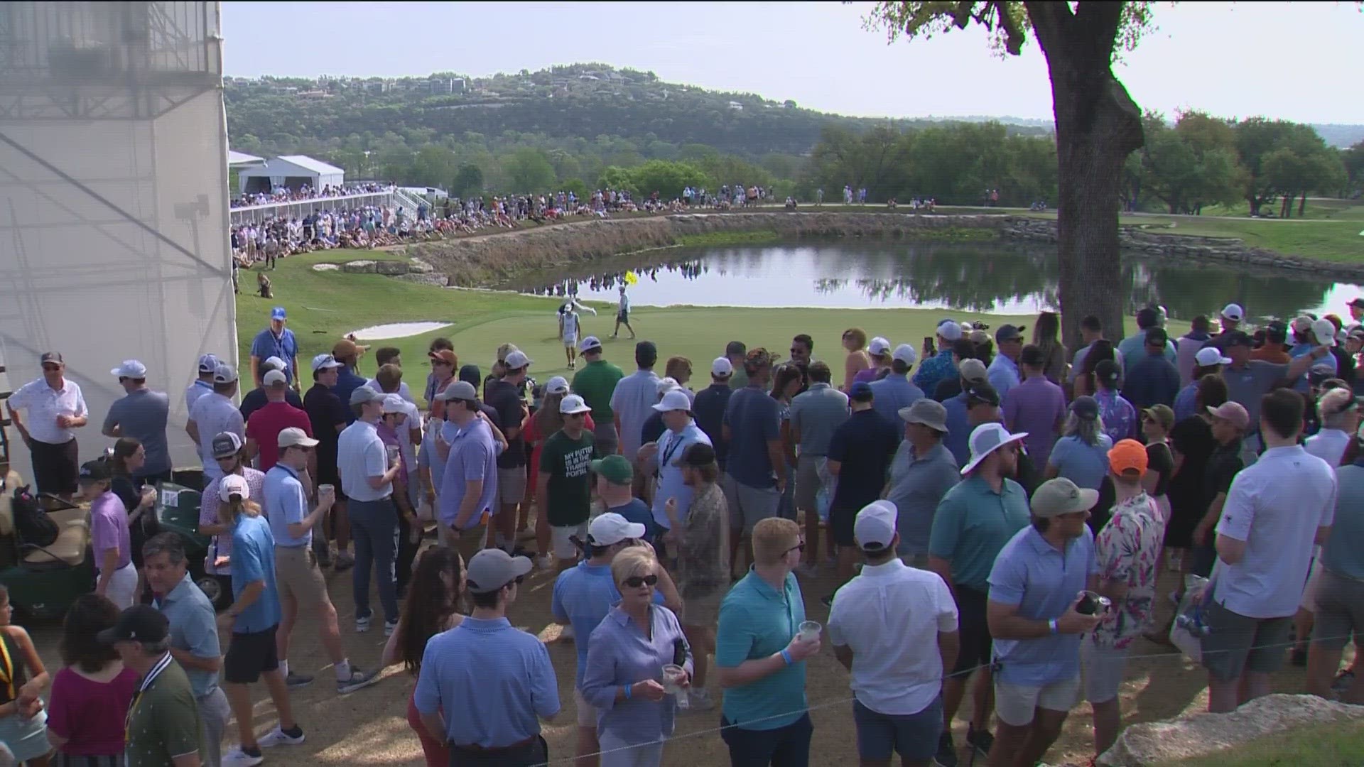Golf fans pack the Austin Country Club for Dell Match Plays final day in Austin kvue