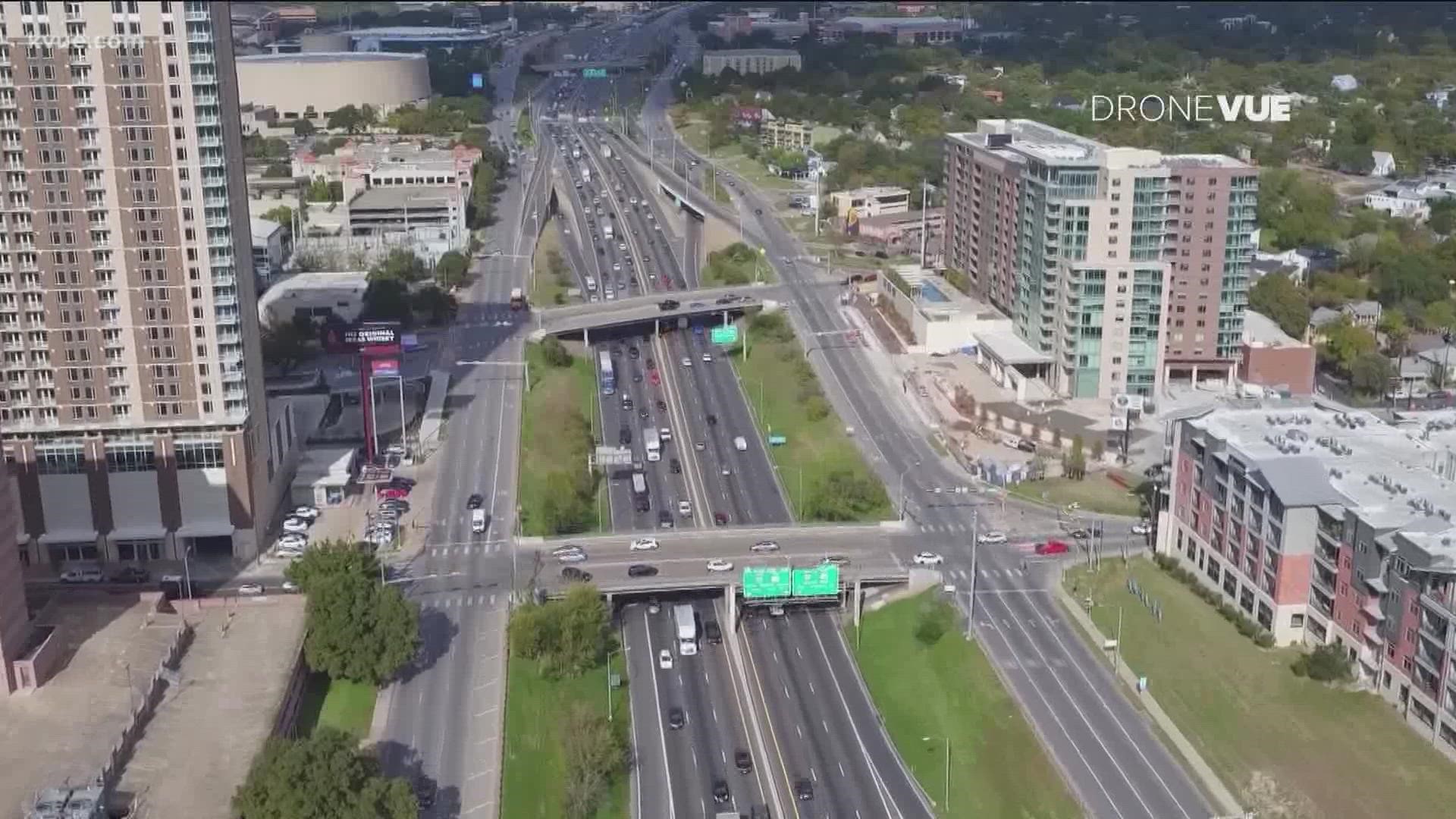 KVUE is monitoring traffic and travel conditions as Central Texans head out for the Thanksgiving holiday weekend.