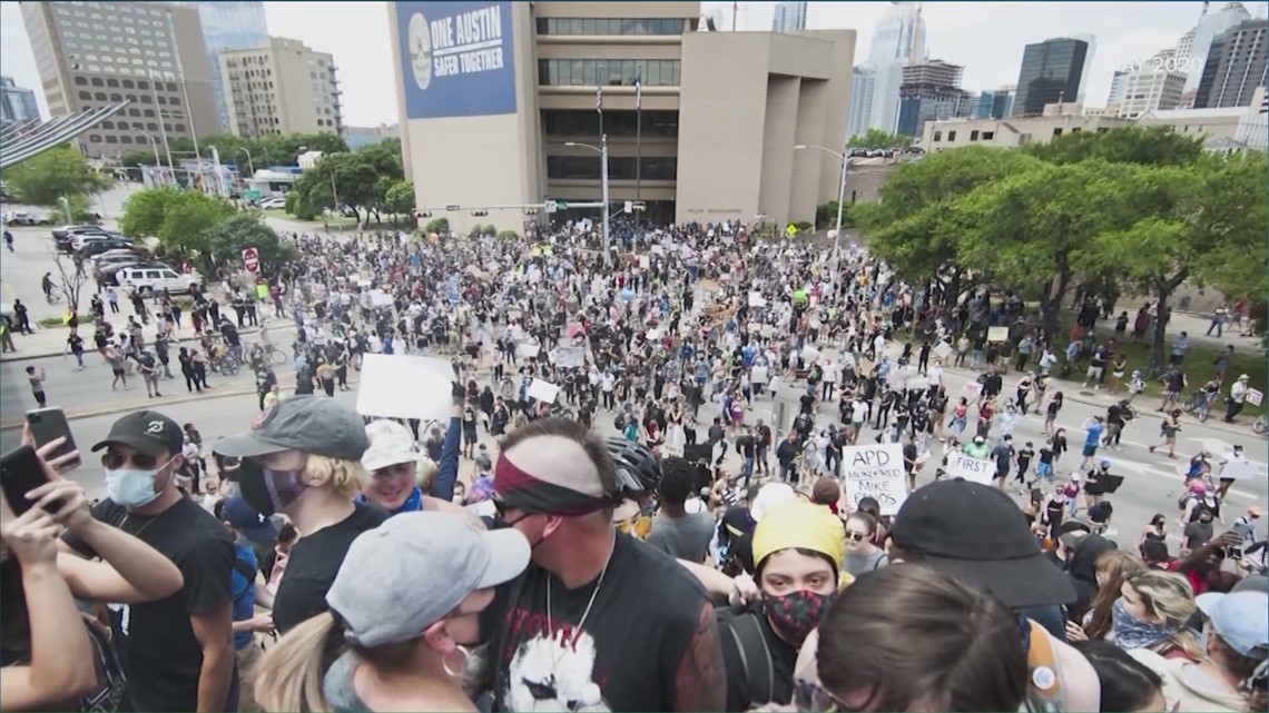 Reaction after cases dropped against Austin police officers - Vimarsana News