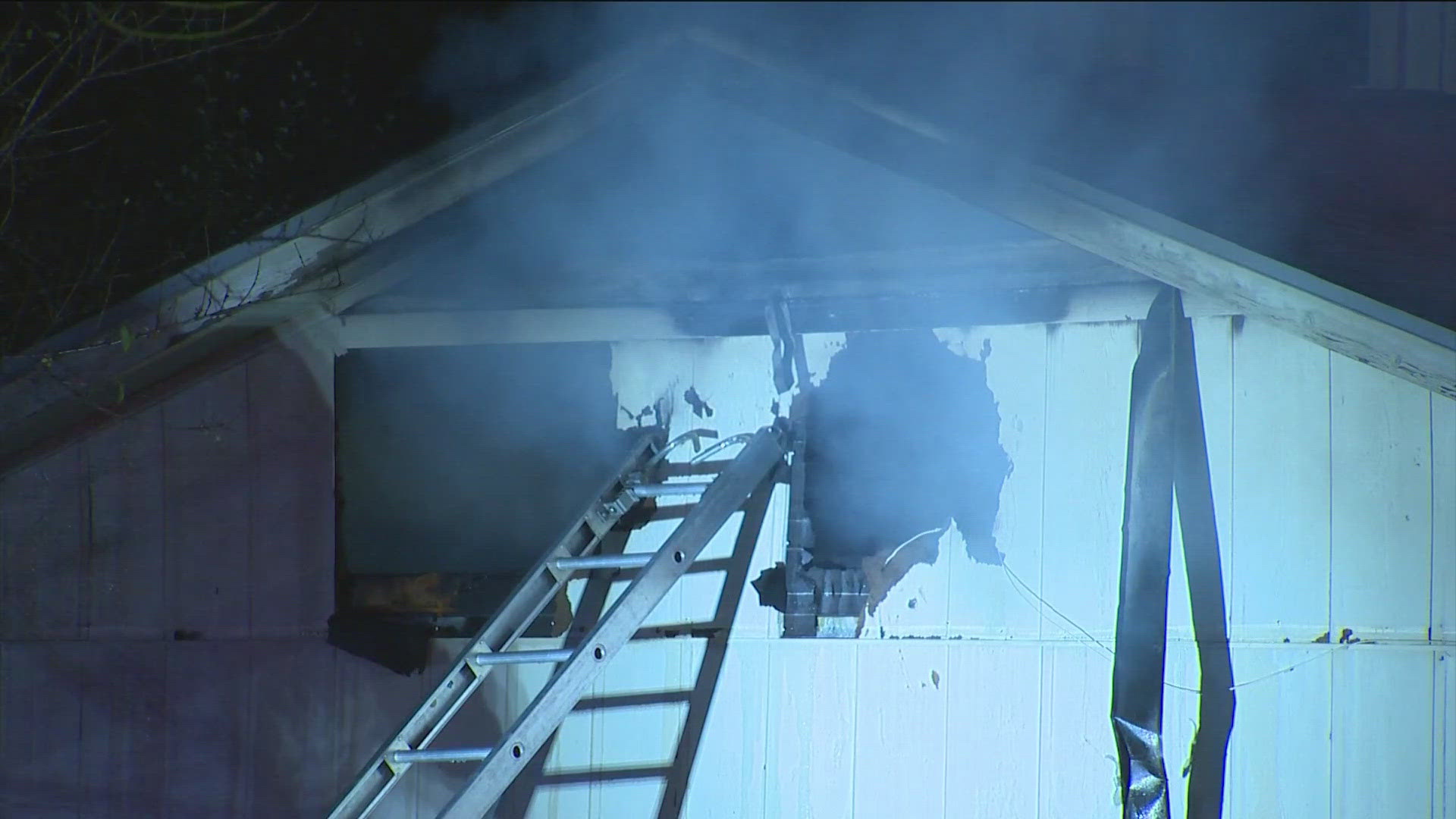 1 dog killed, 1 missing after southwest Austin house fire | kvue.com