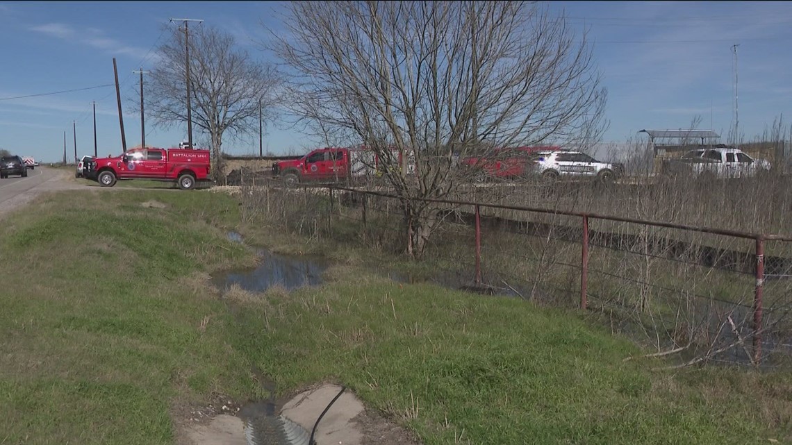 3 people injured in water pipe explosion at construction site near