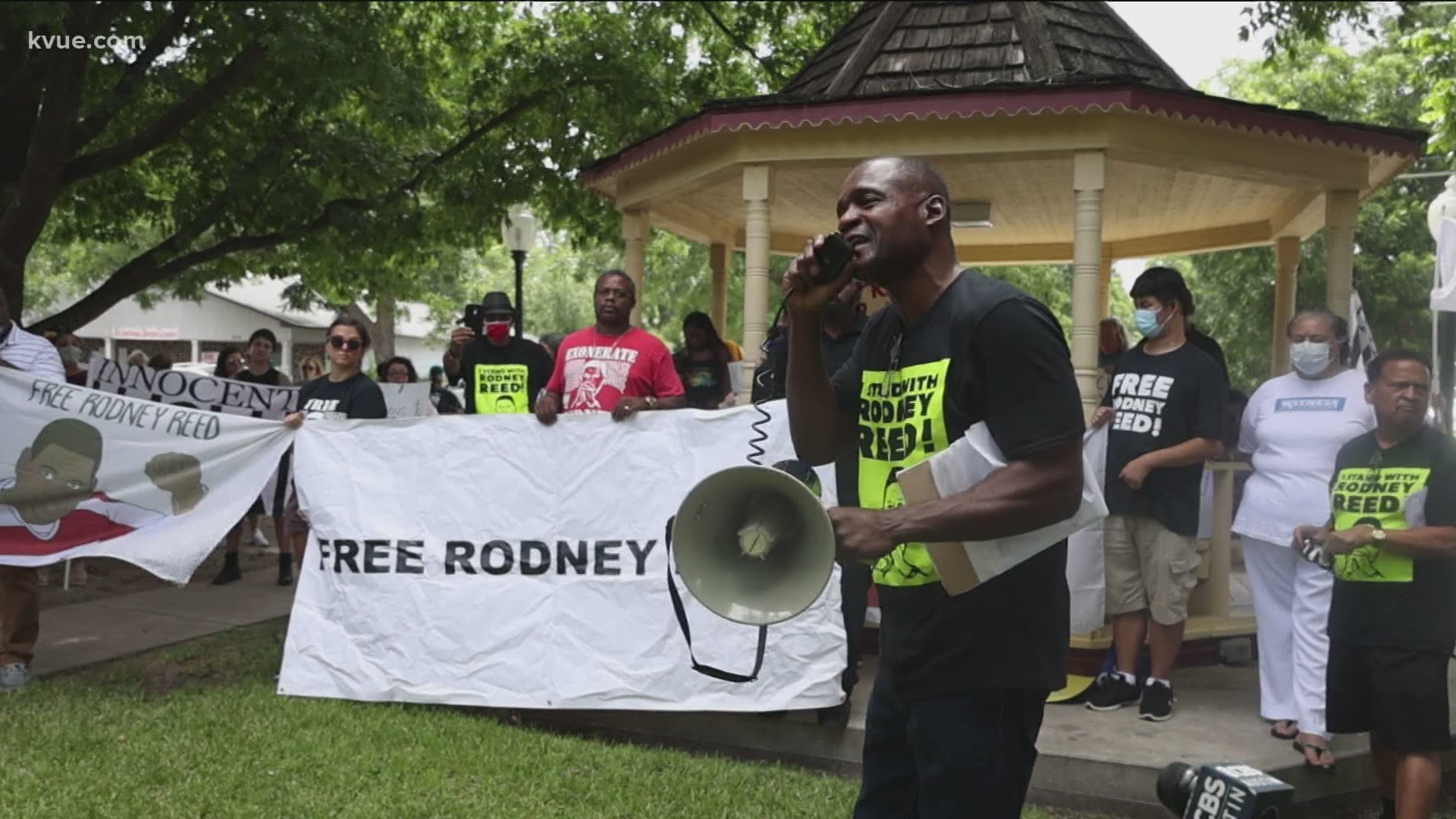 Days before death row inmate Rodney Reed’s appeal hearing is set to begin, supporters rallied in Bastrop and got a call from Reed in jail.