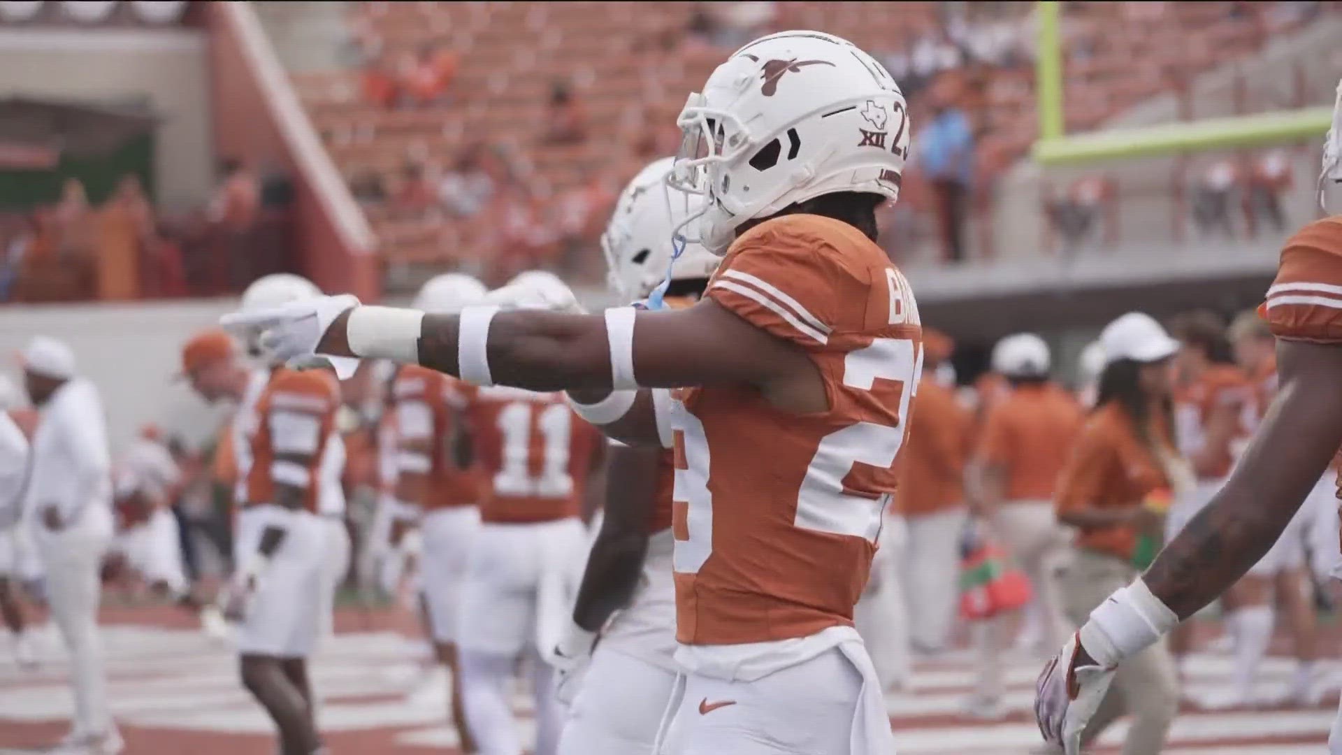Jahdae Barron returning to school for senior season