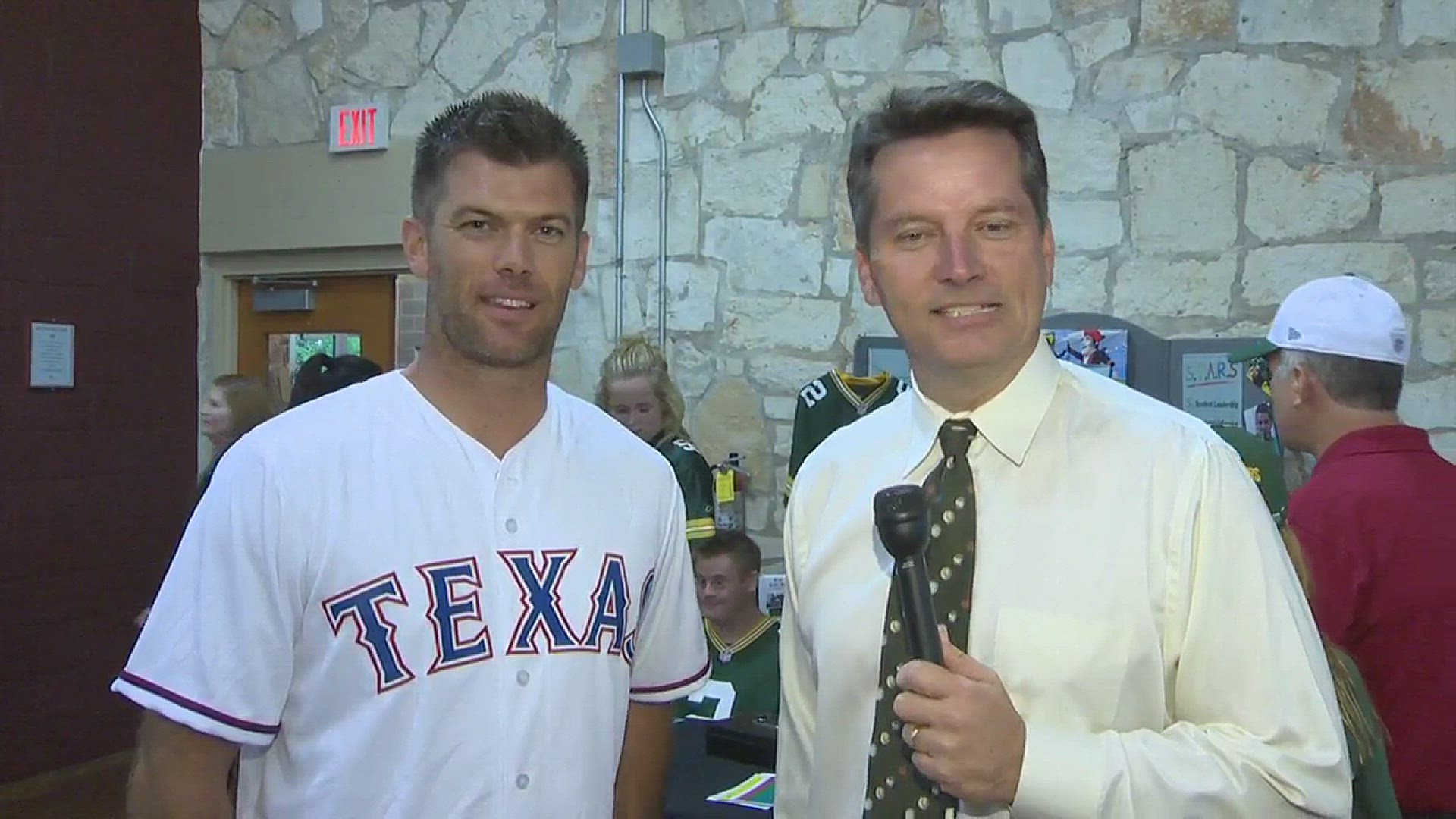 KVUE's Mike Barnes talks with Green Bay Packers kicker Mason Crosby, who is back home in Georgetown helping the community.