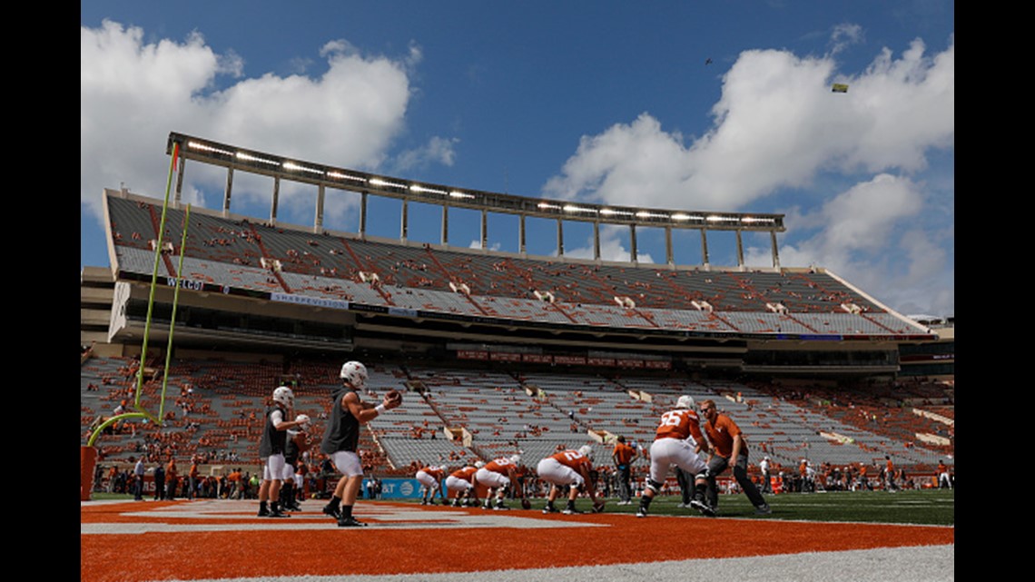 16 April 2016: Texas freshman QB Shane Buechele during the Longhorns spring  game at Darrell K Royal-Texas Memorial Stadium in Austin, Texas. (Photo by  John Rivera/Icon Sportswire) (Icon Sportswire via AP Images