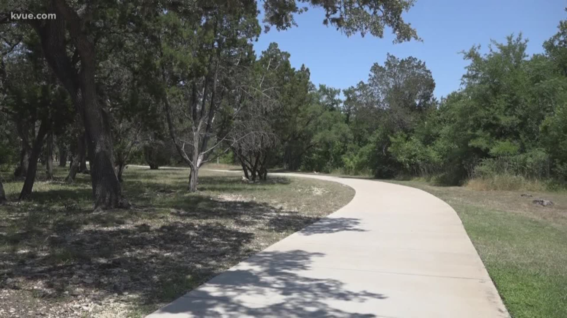 Round Rock police are searching for a suspect who they say assaulted a woman while she was running along the Brushy Creek Trail Sunday morning.