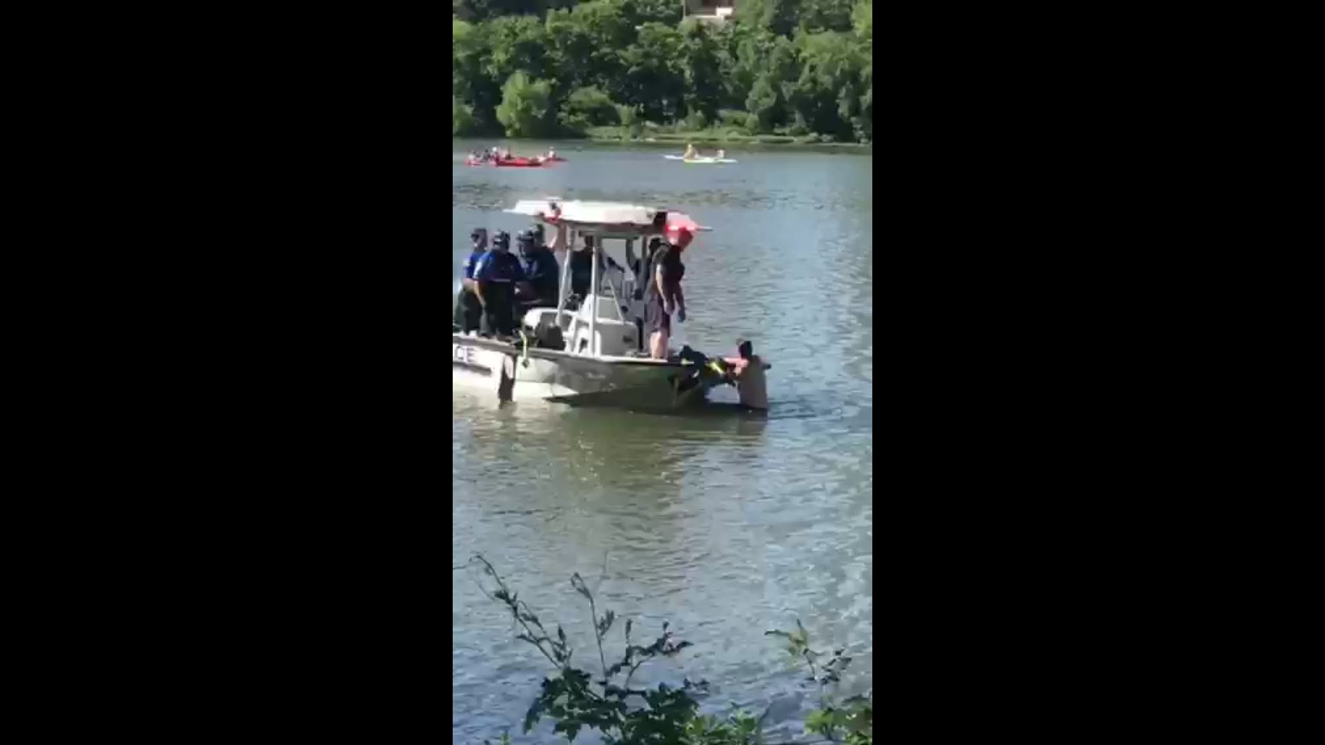 Multiple agencies responded to Lady Bird Lake after a man allegedly jumped into the water after a traffic stop Sunday. (Video courtesy of William Kilgore)