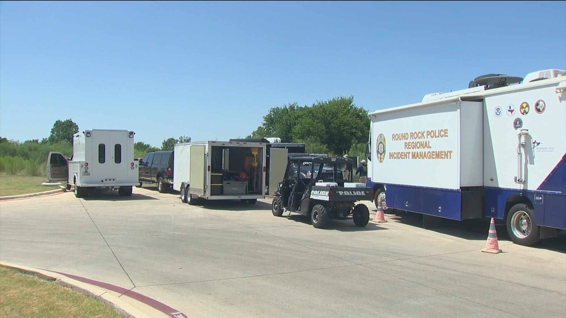 A warrant has revealed a new connection between Raul Meza Jr. and the search of a Pflugerville field.