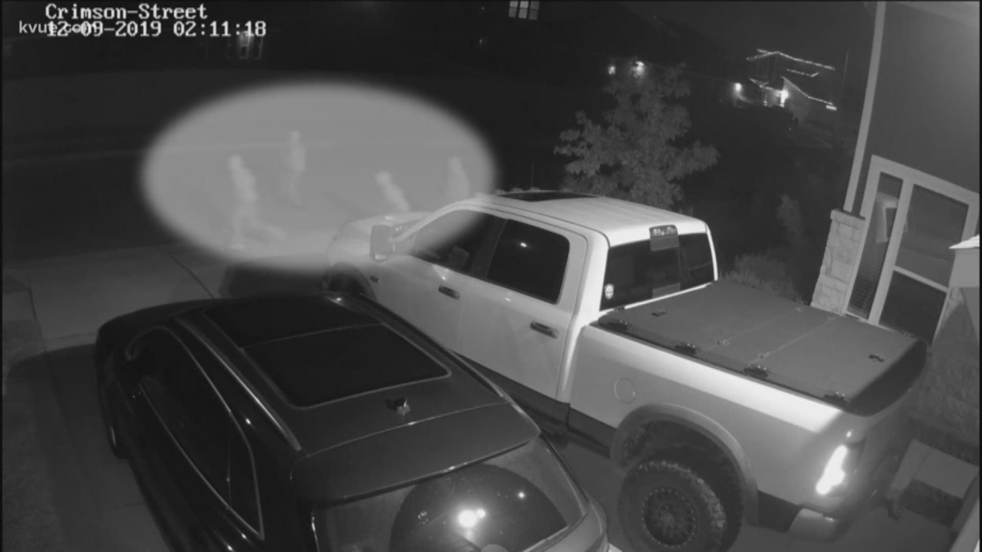 Thieves are stealing Christmas decorations off of front lawns in southeast Austin – and they're also trying to break into cars.