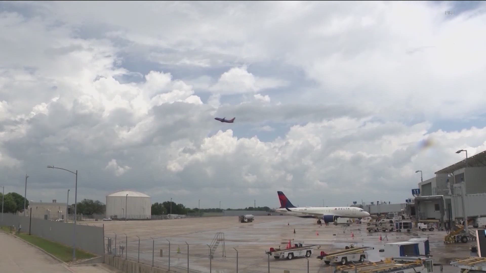 Air travelers trying to fly into Austin's airport ran into some trouble on Monday morning.