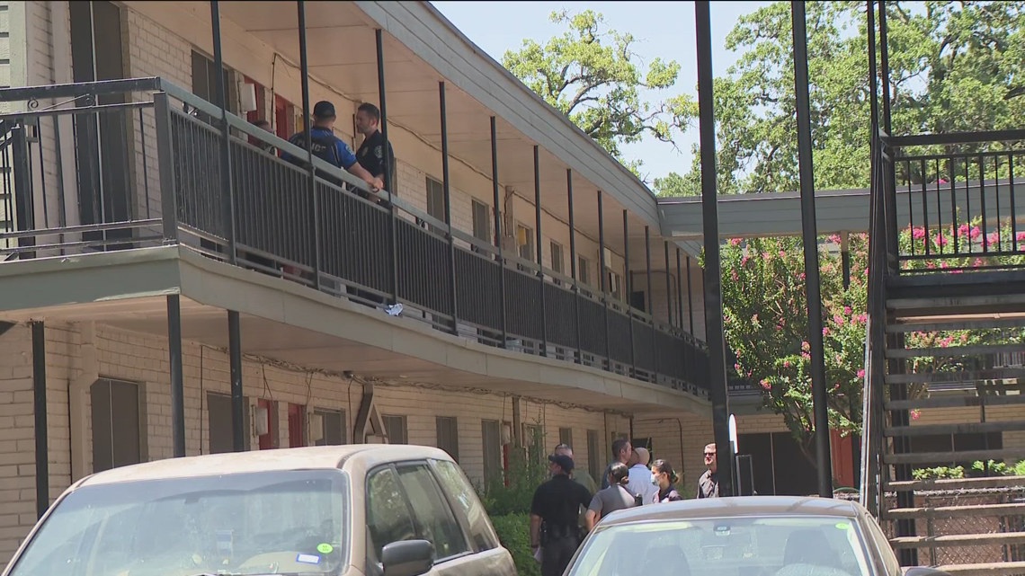 Man and woman found dead at East Austin apartment complex | kvue.com