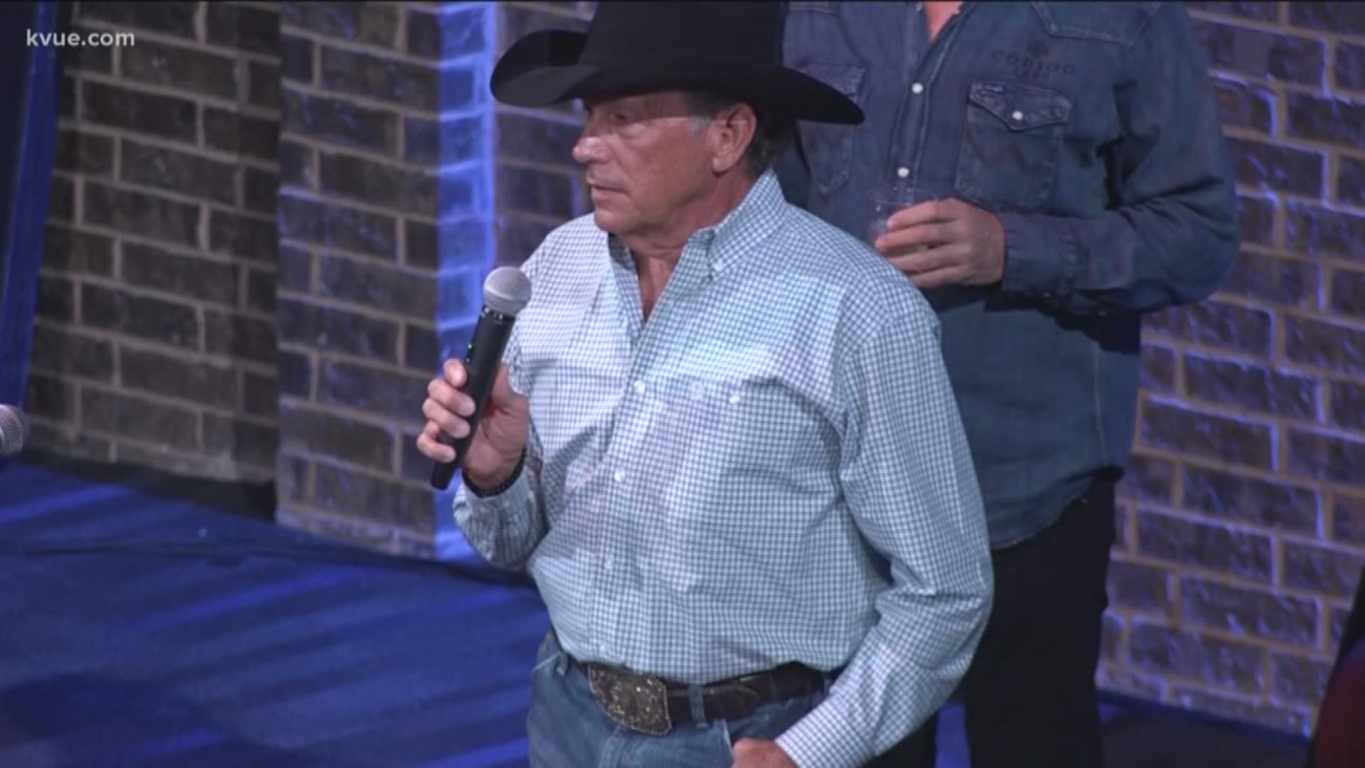 The king of country music took over a dance hall in Buda, drawing many to the new country venue.