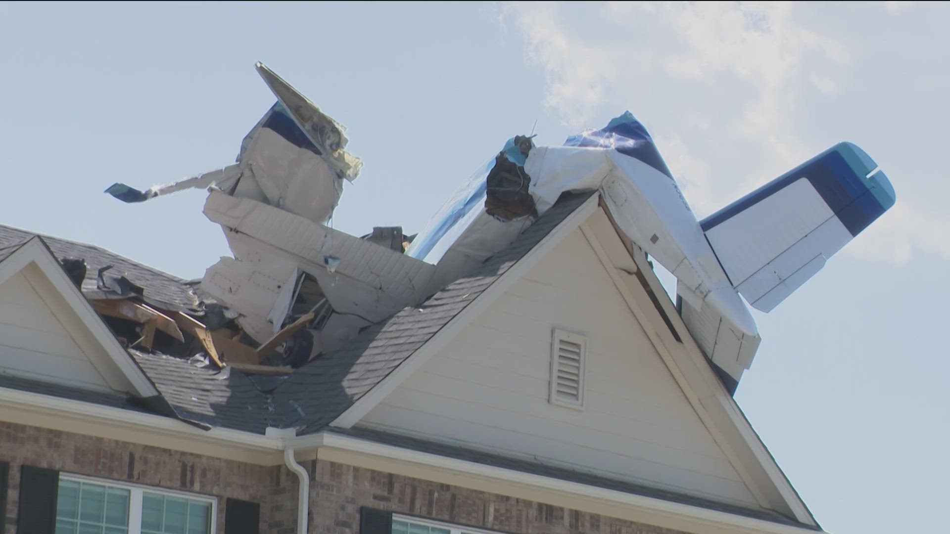 Plane Crashes Into Vacant Georgetown Texas Home Kvue