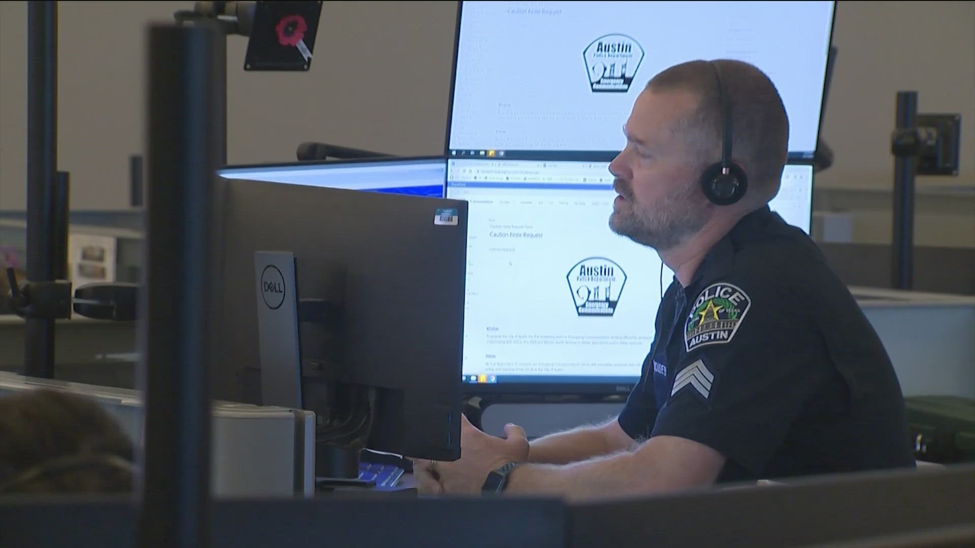 Austin Police Sergeants Fill in For 911 Call Takers Amid Shortage