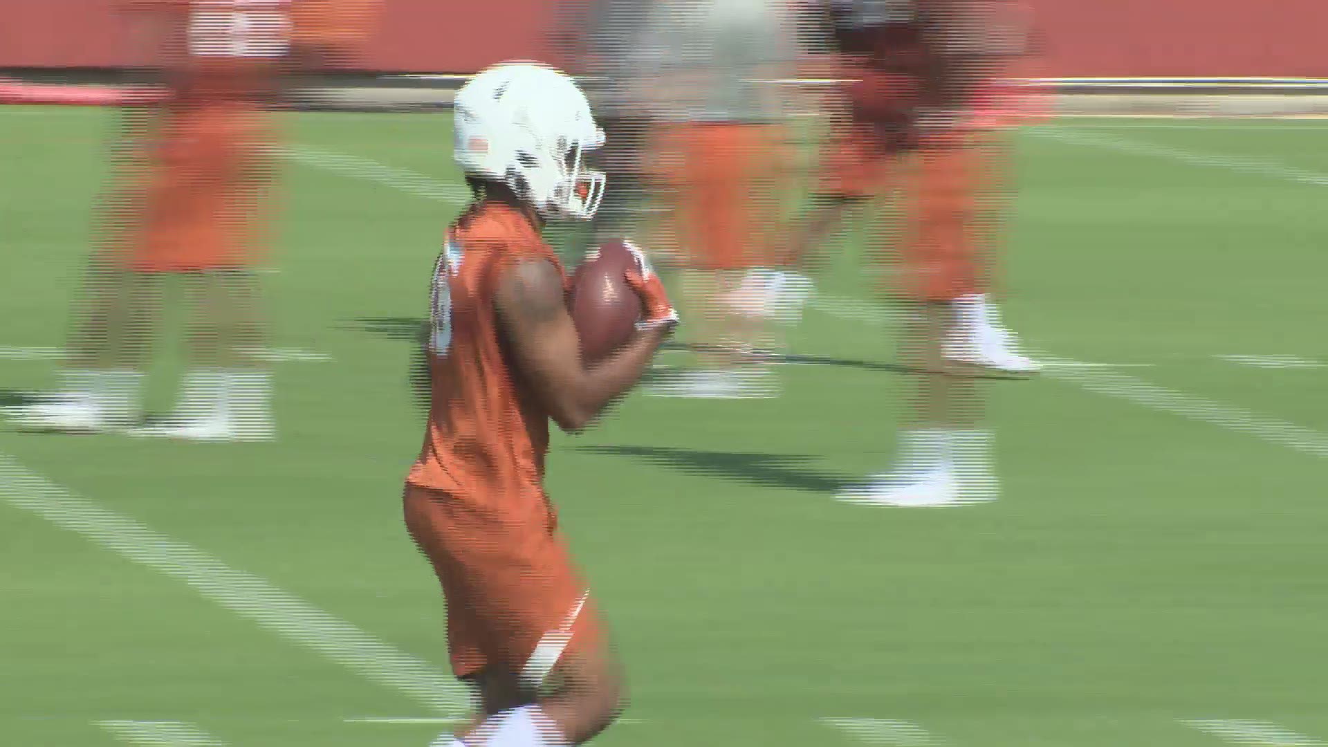 Longhorn sophomore receiver Davion Curtis says he is transferring.