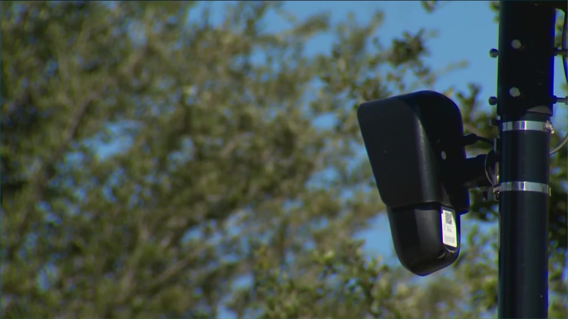 Austin police officers are meeting with the community to explain more about reinstating license plate readers in the city.