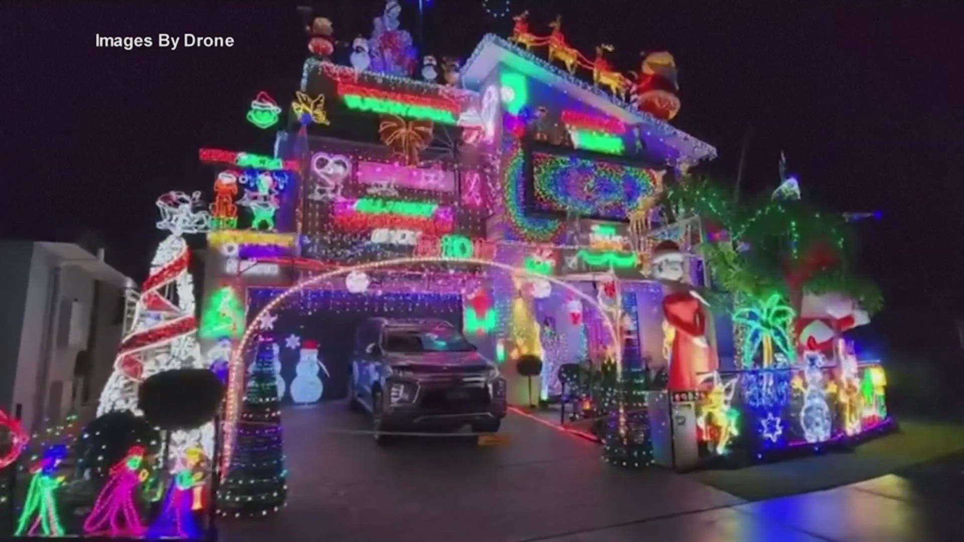 Australia family puts up massive Christmas display, image size:1920x1080