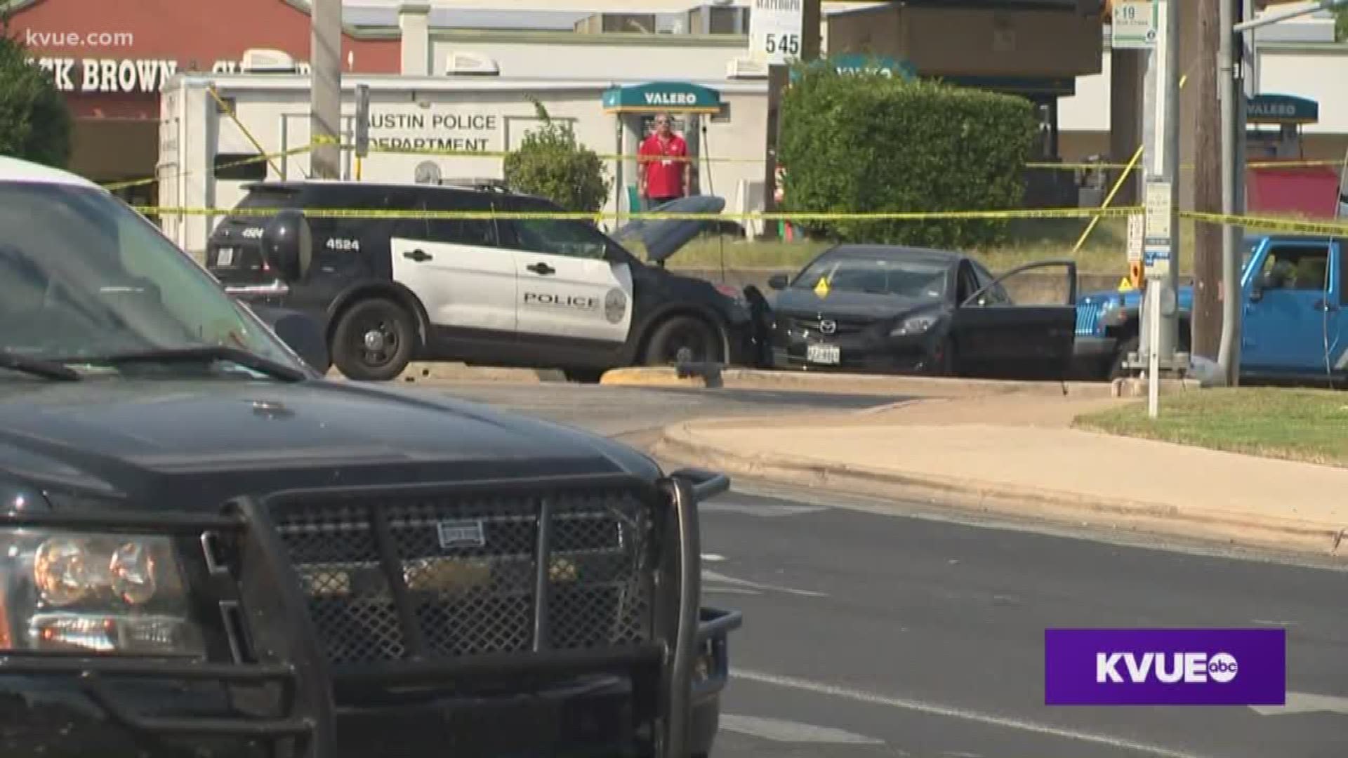 Austin officers shoot suspect after car chase