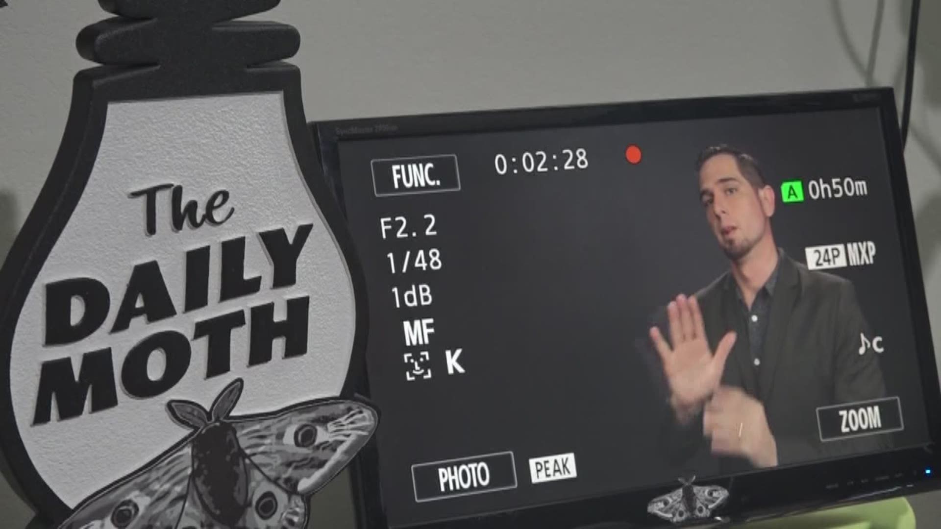 The Daily Moth delivers news in ASL