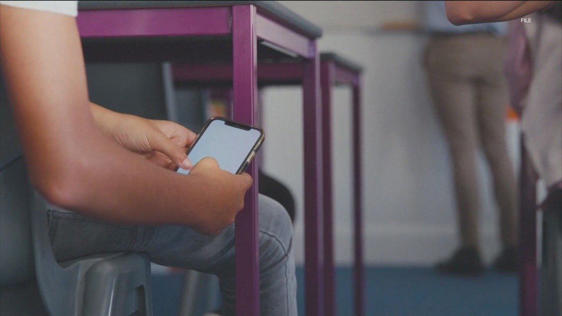Texas schools preparing for cellphone-free classrooms under new law