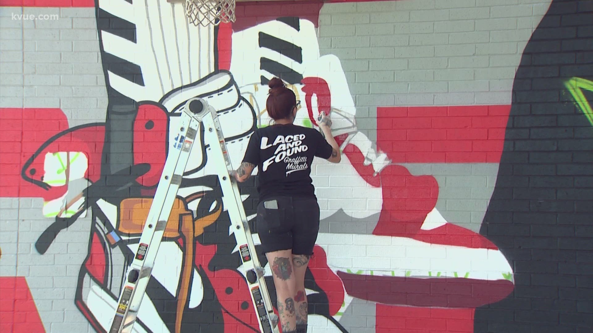 A Central Texas elementary school now has four new murals aimed at encouraging students to explore their artistic skills.