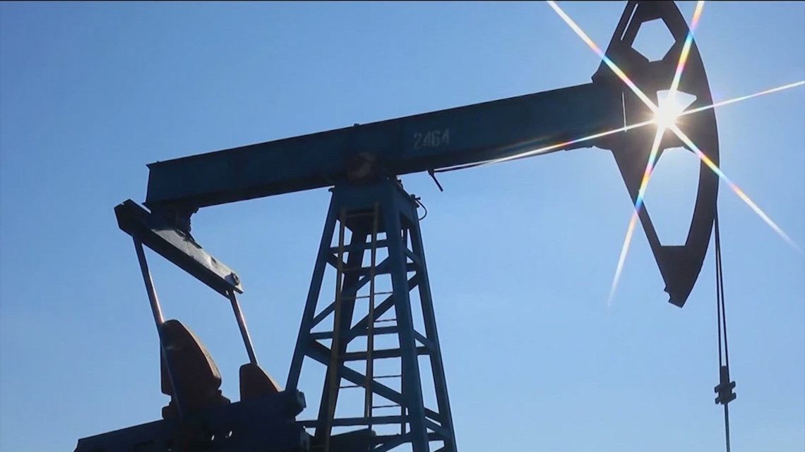 Oil prices dropping, near 7-week low | kvue.com