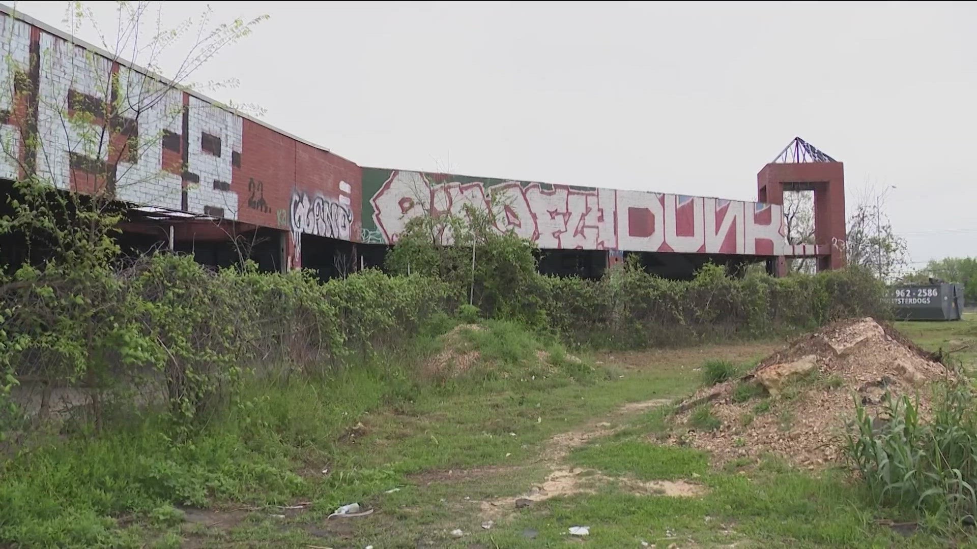 An Austin realty group wants to breathe new life into a property that's been sitting abandoned in East Austin for about 40 years.