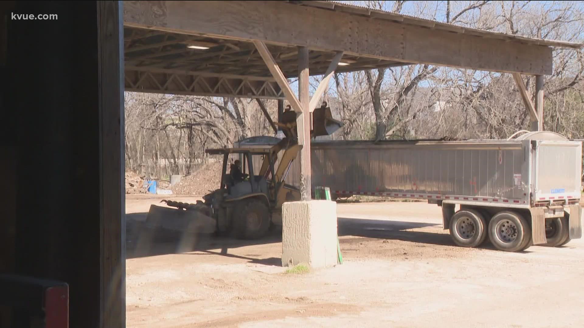 An East Austin neighborhood has been affected by a nearby compost pile odor that's been making residents sick.