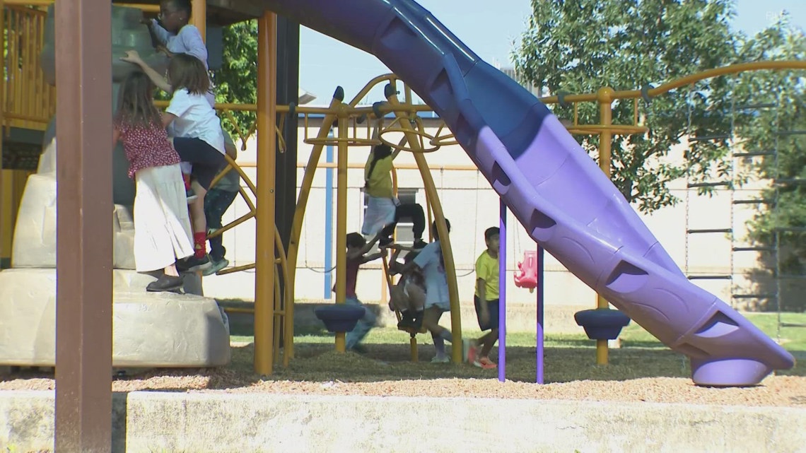 Lockhart ISD to reduce students' screen time