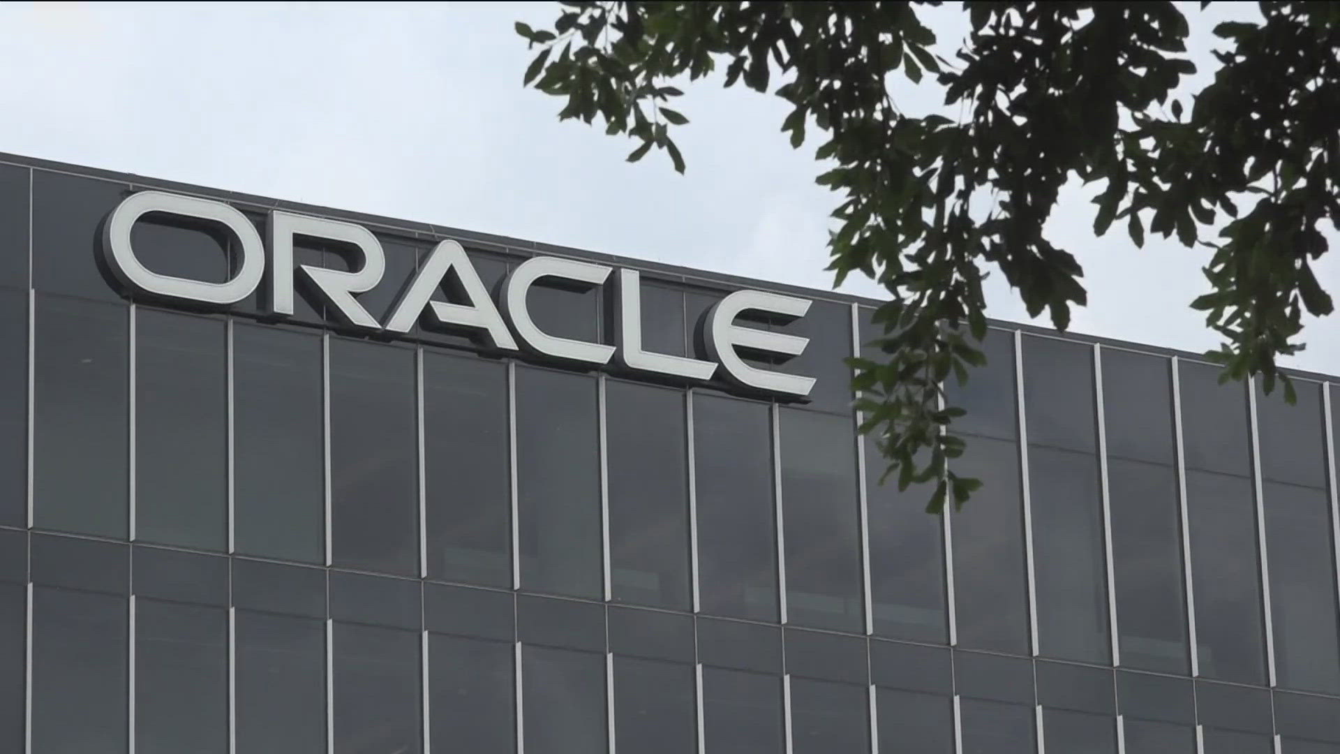 Oracle is considering relocating its headquarters from Austin to Nashville.