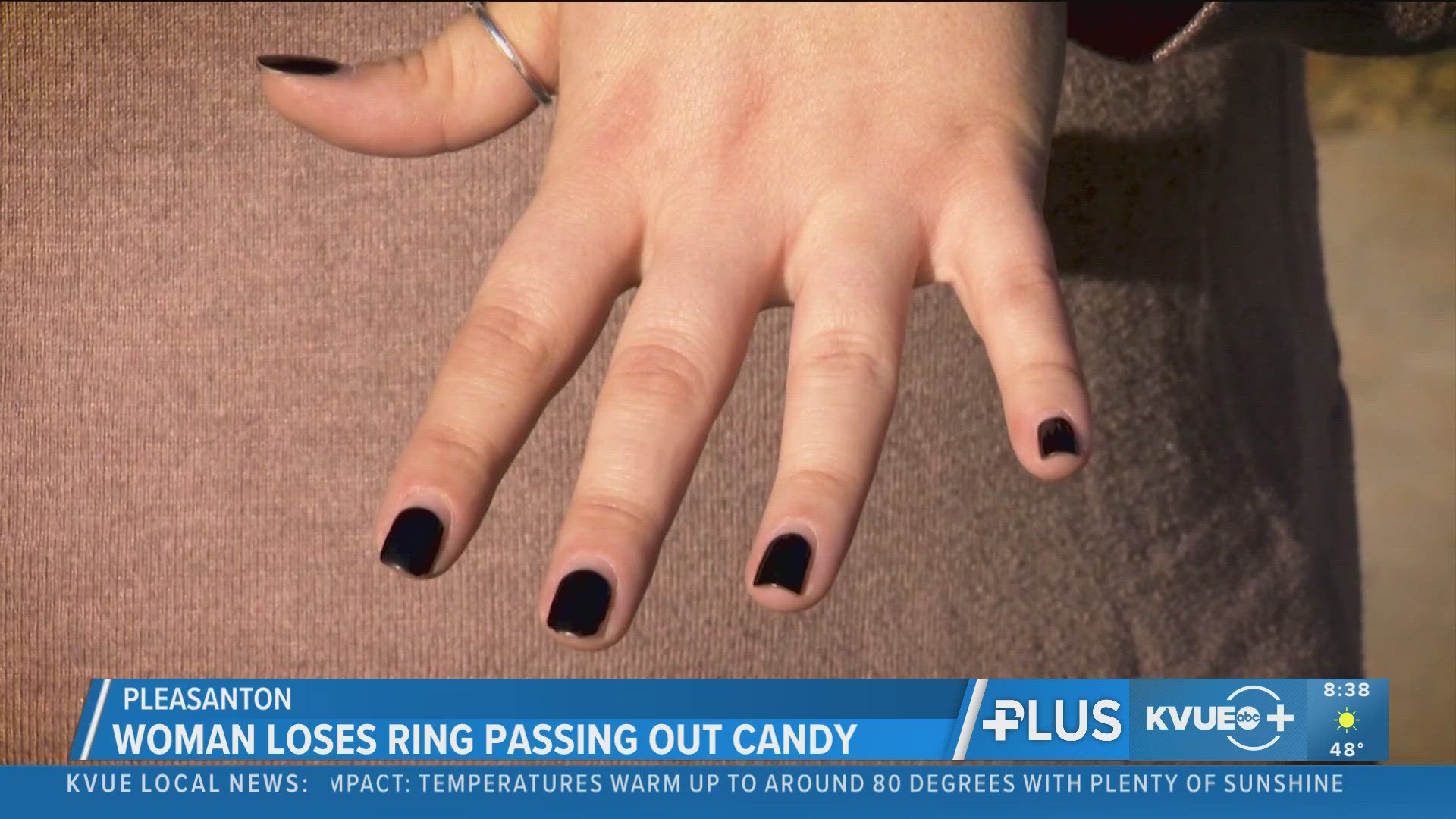 Texas woman loses wedding ring while passing out Halloween candy