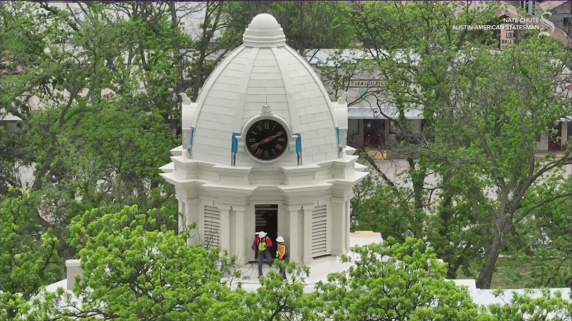 The courthouse in Mason County has a brand new crown.