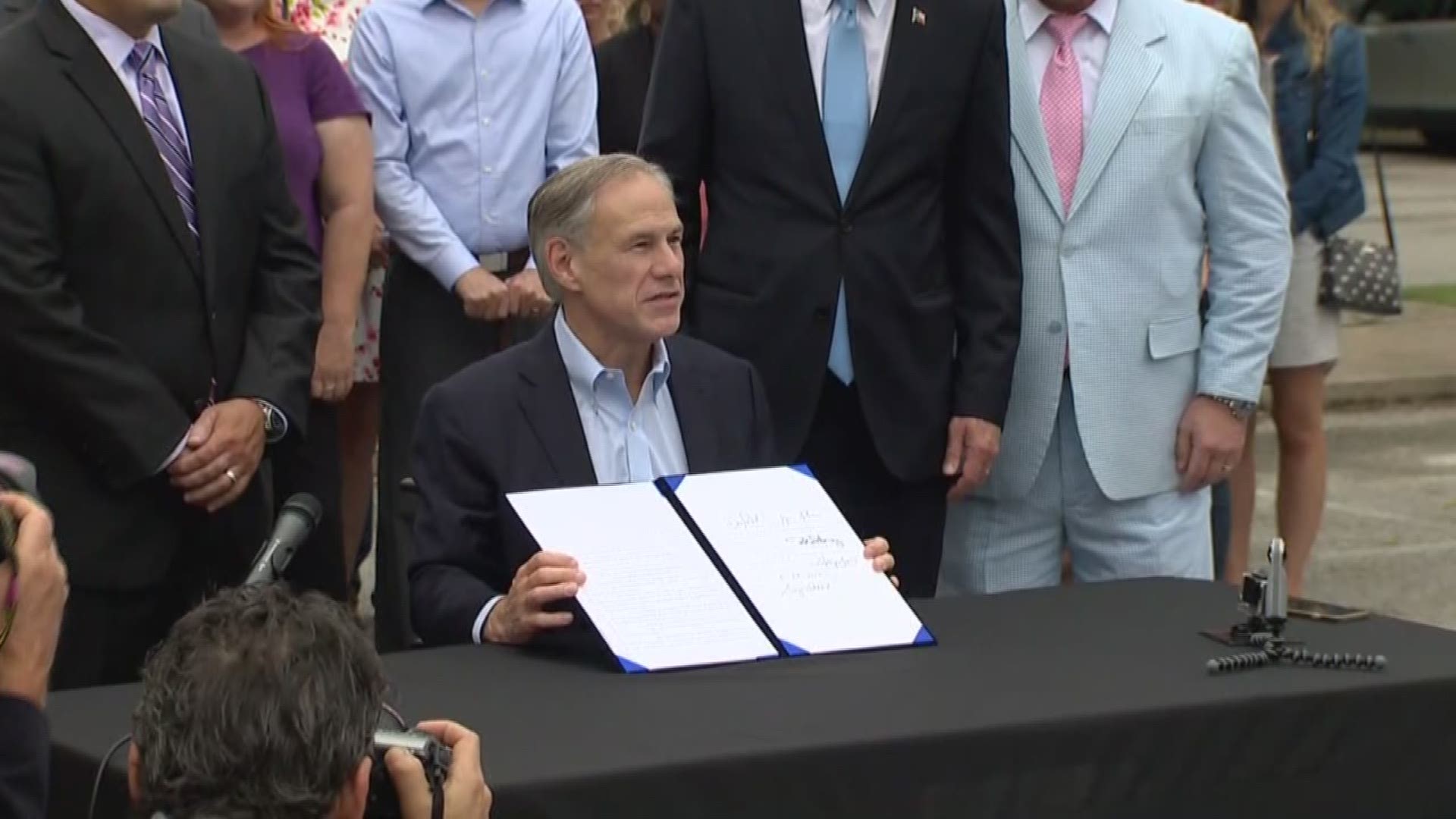 First thing this morning, Governor Greg Abbott signed House Bill 100, regulating ridesharing companies. Within 10 minutes, Lyft was back up and running in Austin -- Uber was not far behind.