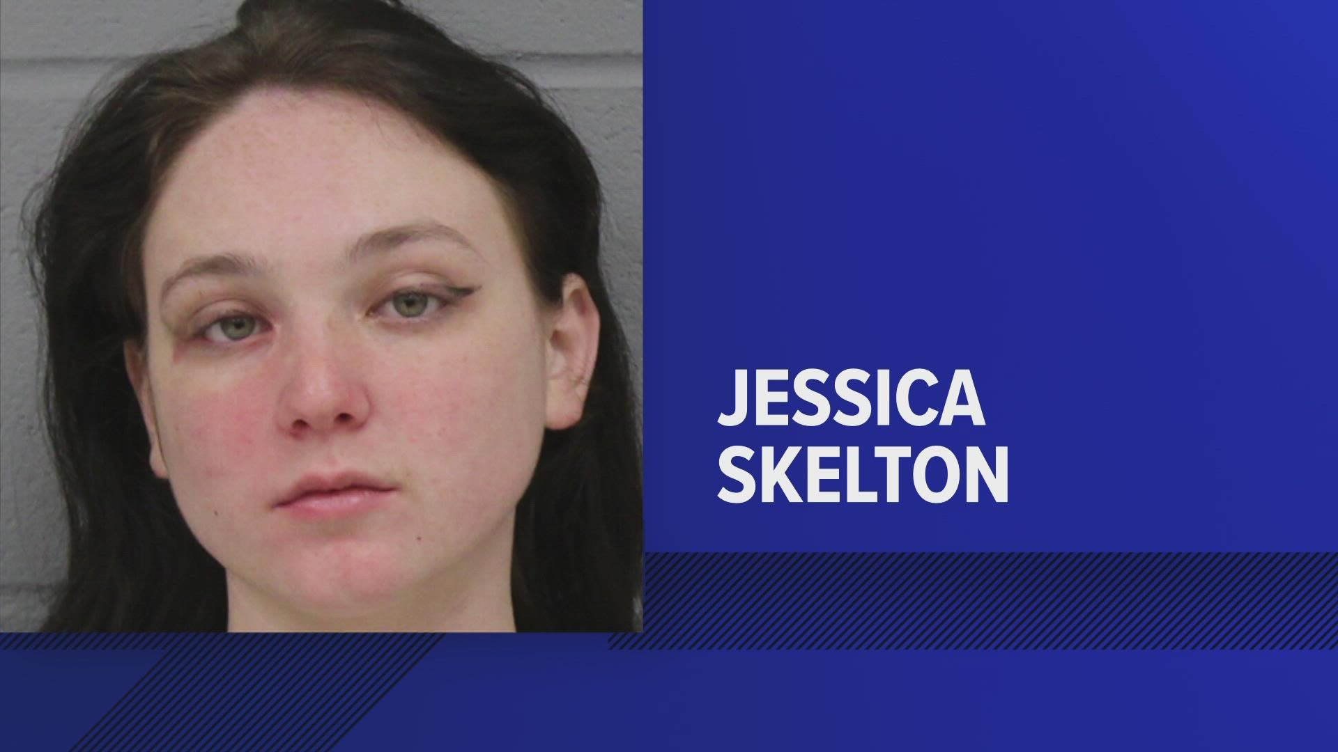 APD said Jessica Skelton took her one-year-old daughter, which drew concern for the child's safety. Skelton is now in custody on unrelated charges.