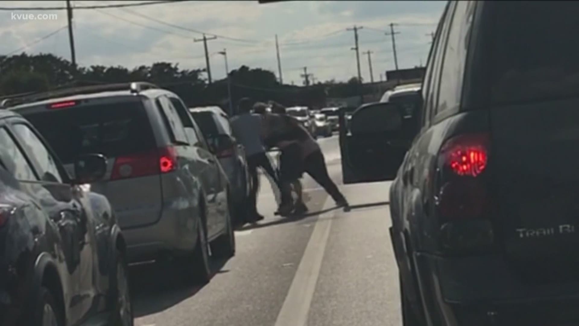 Shocking video has emerged of a fight between a group of men on a busy road in Round Rock on Tuesday.