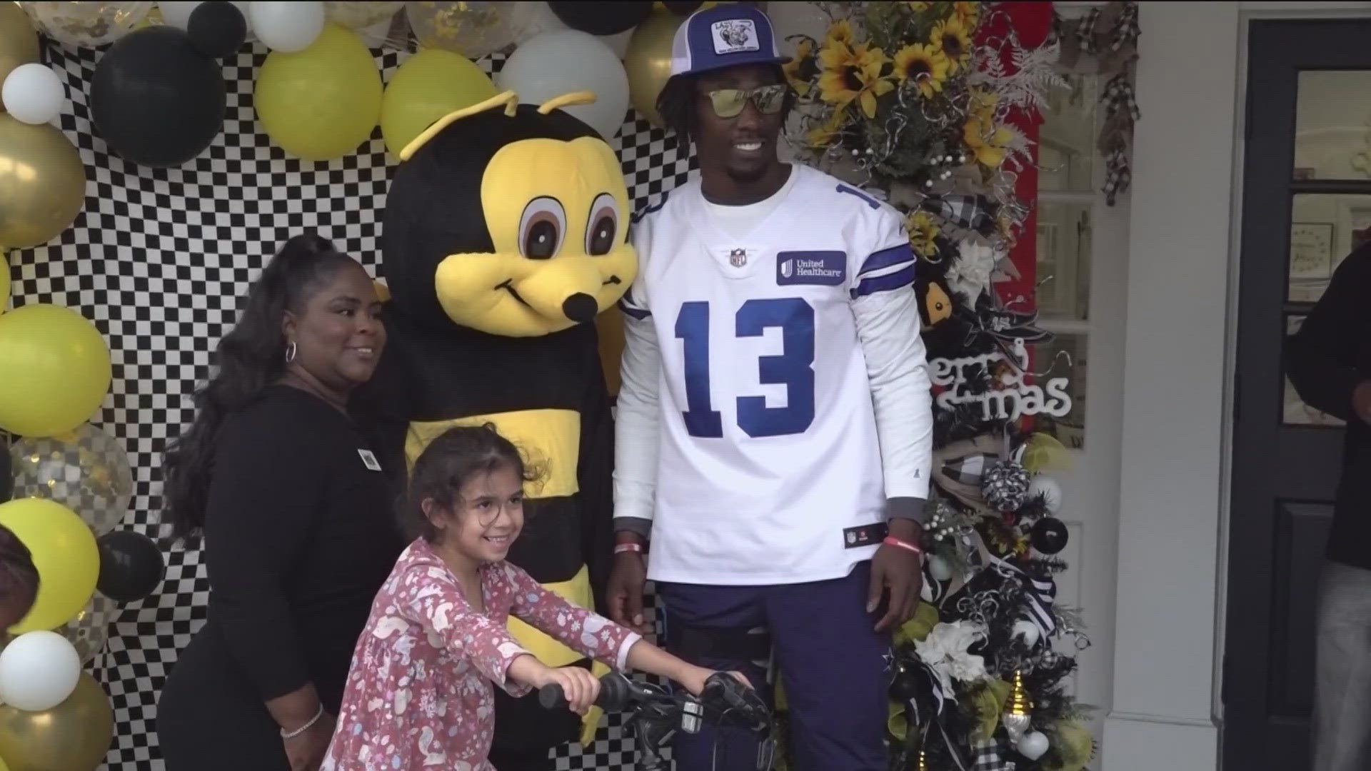 Dallas Cowboys linebacker DeMarvion Overshown gives bikes, gifts to East  Texas children | kvue.com