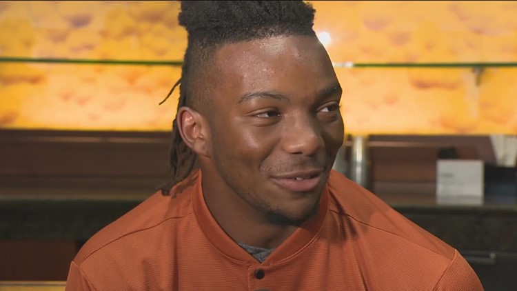 UT's Bijan Robinson carries two footballs around campus to prevent fumbling