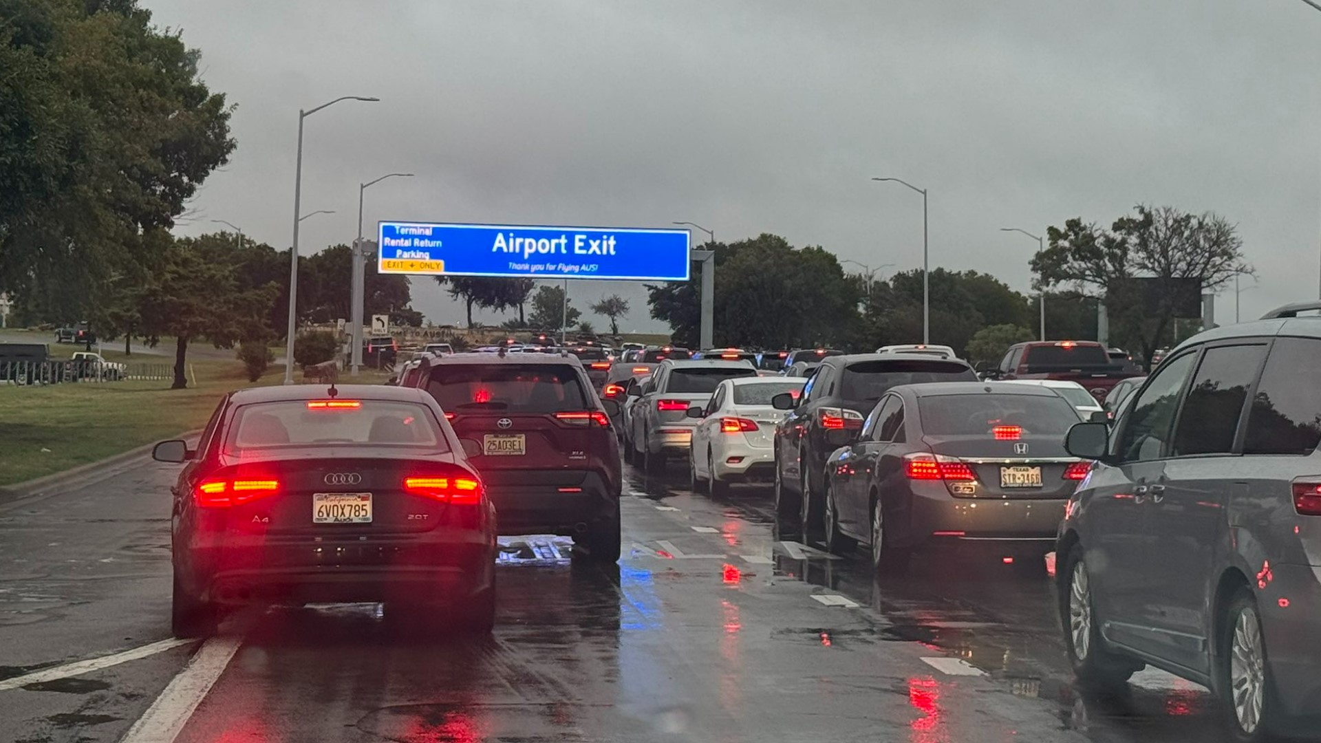 Austin traffic: Crash on SH 71 backs up cars at AUS airport | kvue.com