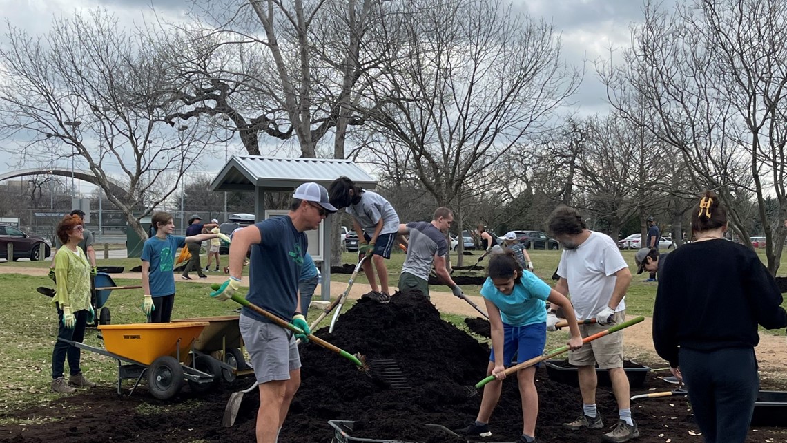 Voluntarios regresan para It’s My Park Day 2022 en Austin