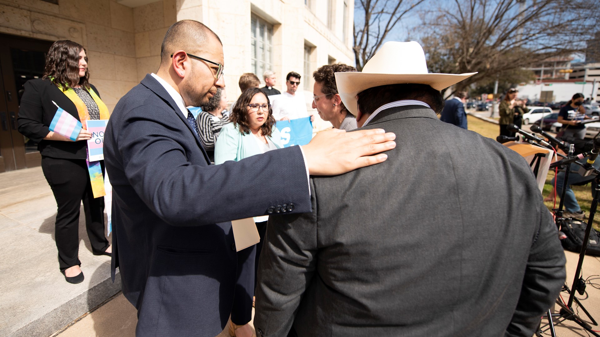 ACLU, families rally in Austin in support of transgender kids | kvue.com