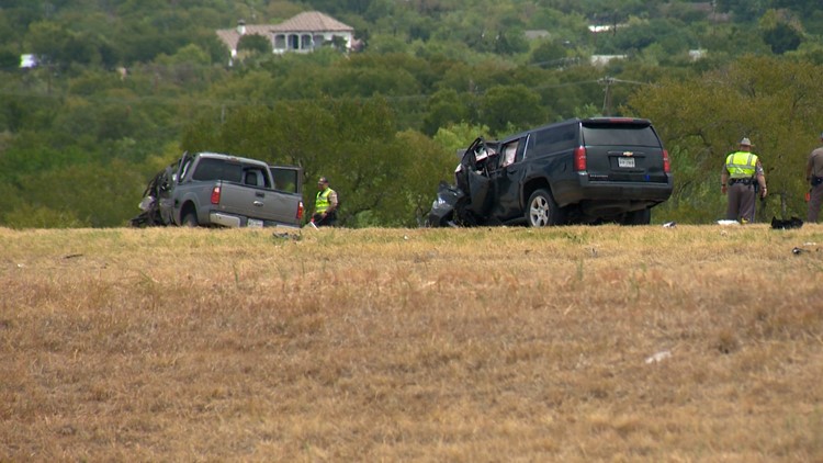 3-vehicle crash leaves 2 dead in eastern Travis County