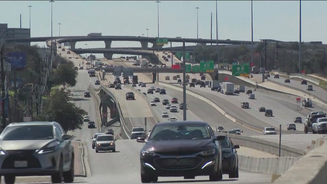 TxDOT suing displaced I-35 businesses to acquire land - Vimarsana News