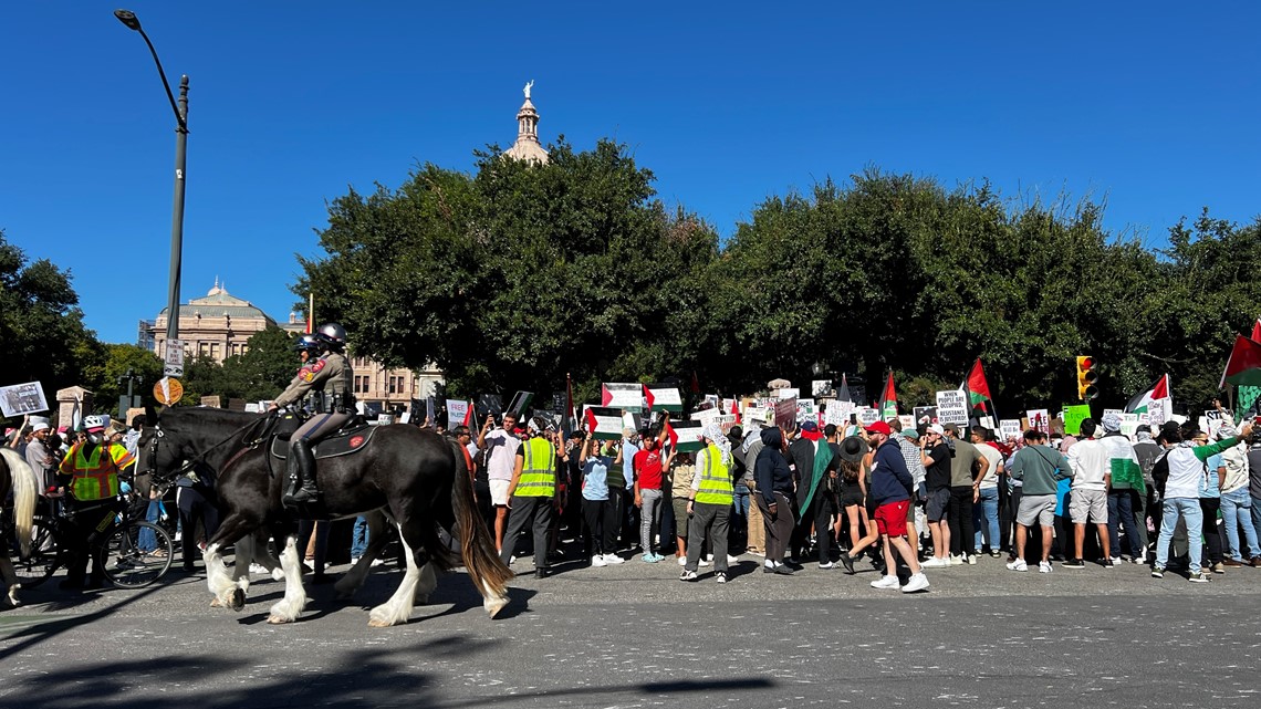 Israel, Palestine supporters gather in separate protests at the Texas