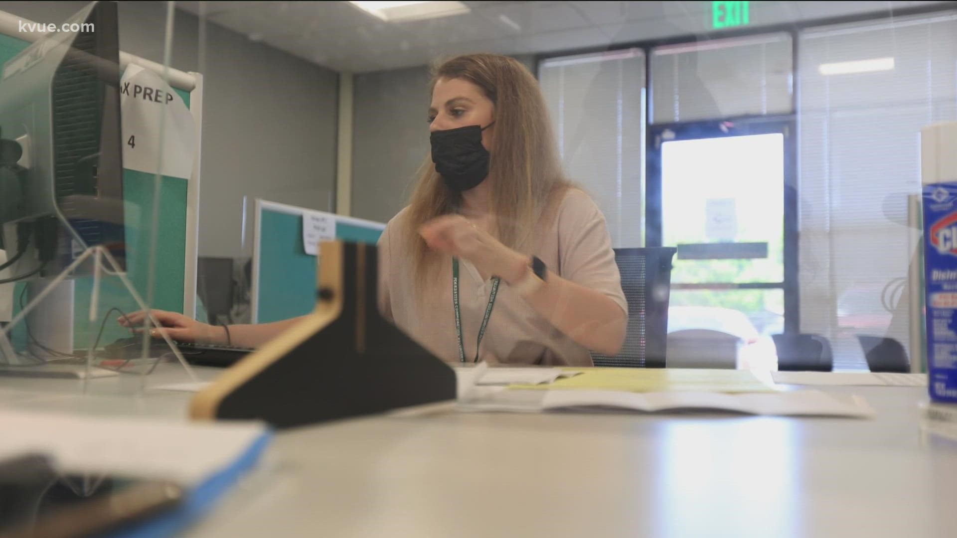 UT McCombs School of Business students in a finance class volunteered to help people with taxes through the Prosper Center. KVUE's Hank Cavagnaro has the story.