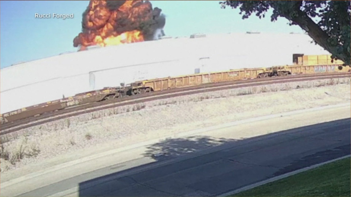 2 dead, 19 injured after small plane crash in southern California ...