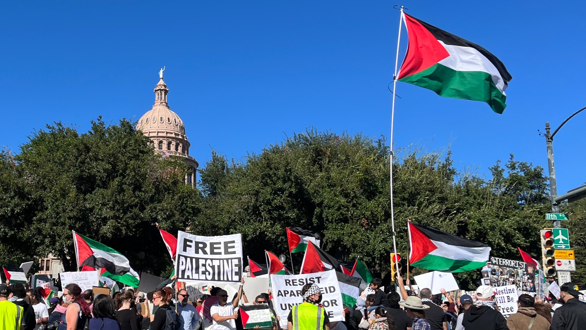 Israel, Palestine supporters gather in separate protests at the Texas