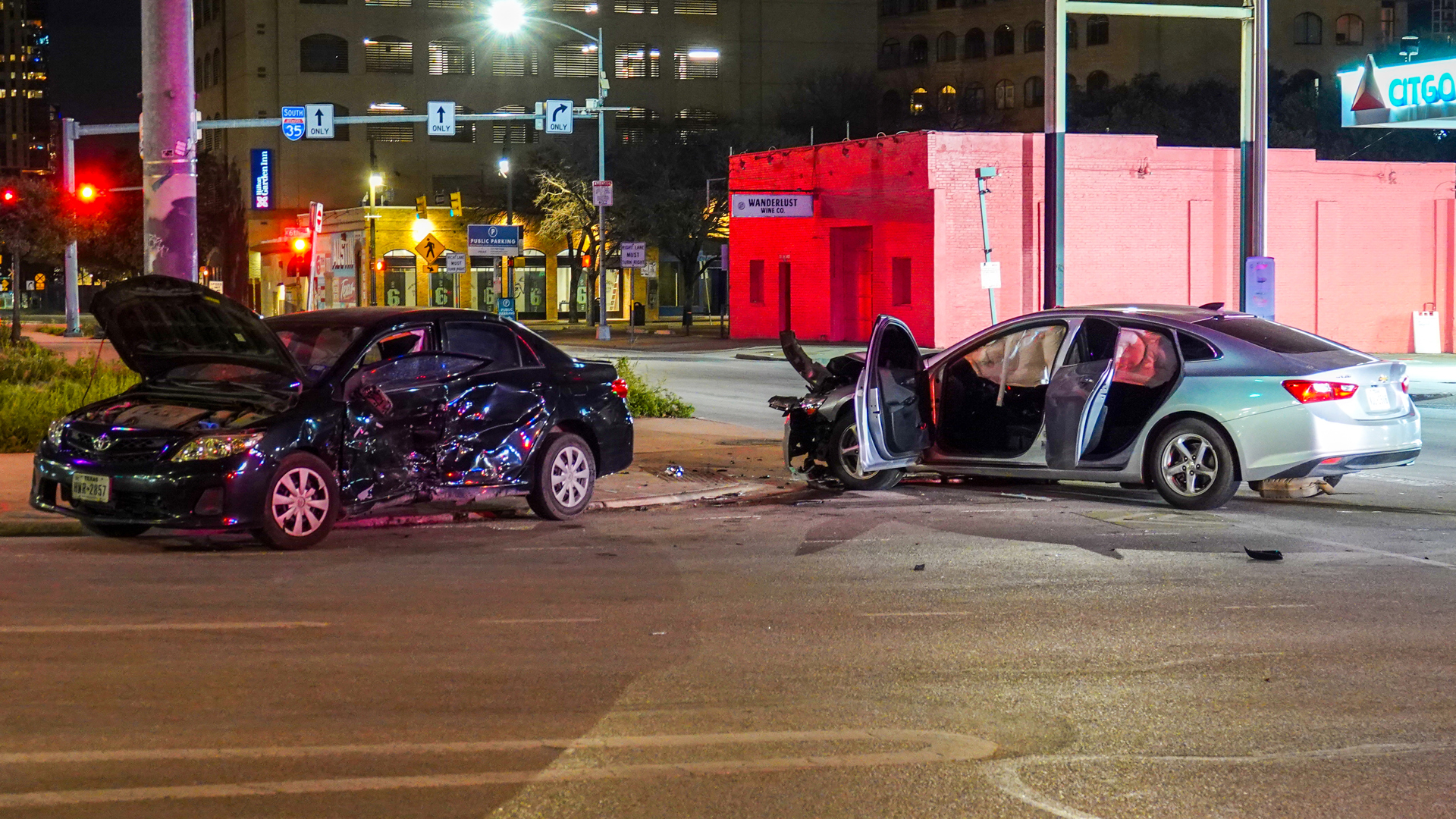 1 arrested after 2 injured in Downtown Austin crash | kvue.com