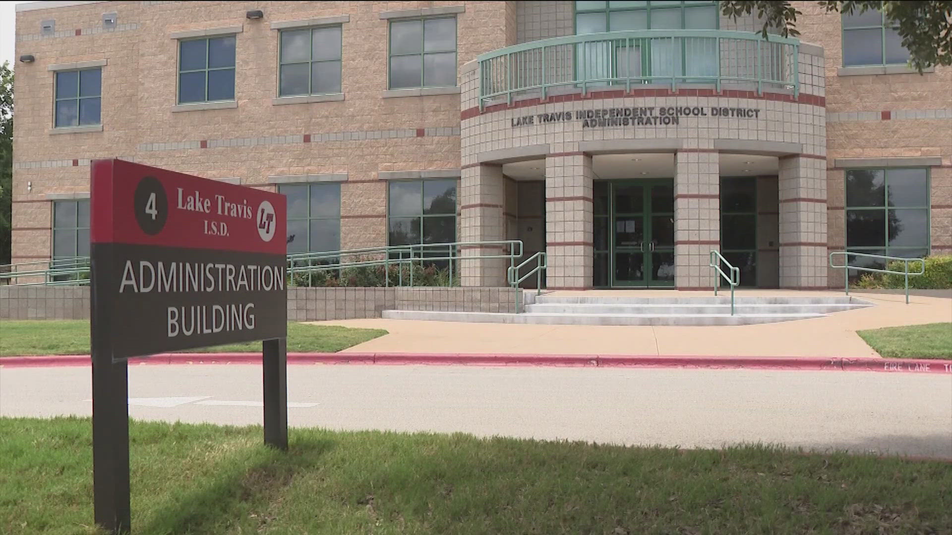 Lake Travis ISD said a Bee Cave Middle School student has been arrested for making a threat to a pep rally.